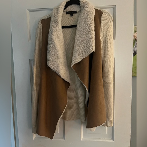 Romeo & Juliet Couture Sweaters - Collared sweater open in the front size medium